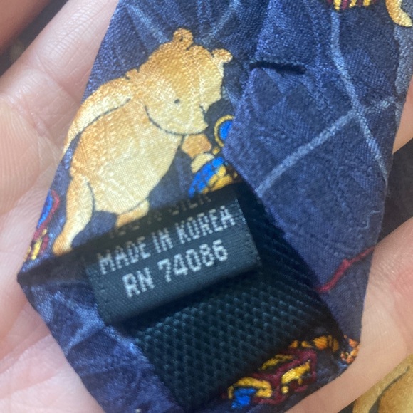 Winnie the Pooh Tie - Picture 3 of 5